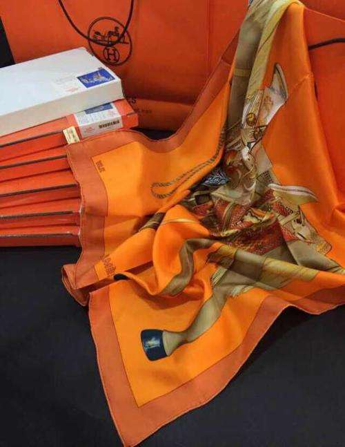Hermes 100% silk scarf for sale Size 90*90