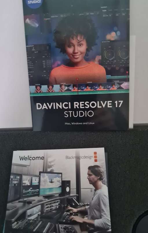 Blackmagic Design DaVinci Resolve Studio with Speed Editor (Activation Card)