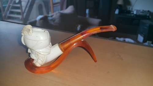 Meerschaum pipe with stand (Re-listed as there is slight damage to the rim - Price adjusted)