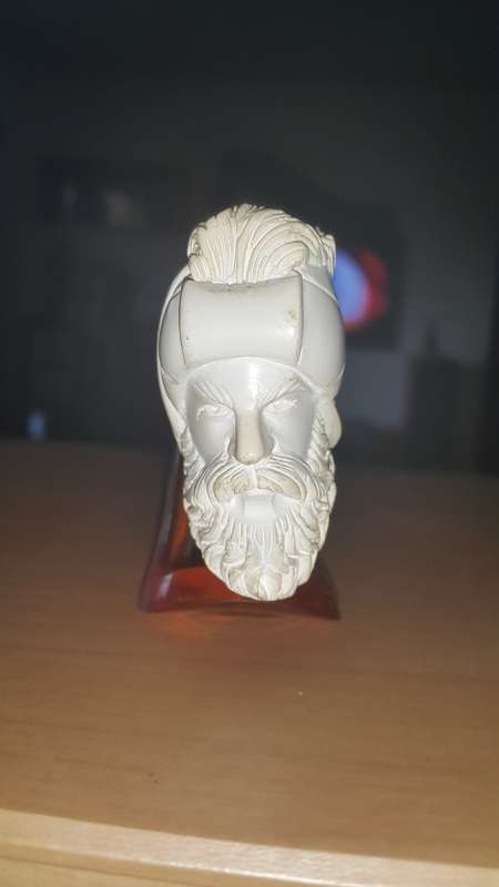 Meerschaum pipe with stand (Re-listed as there is slight damage to the rim - Price adjusted)