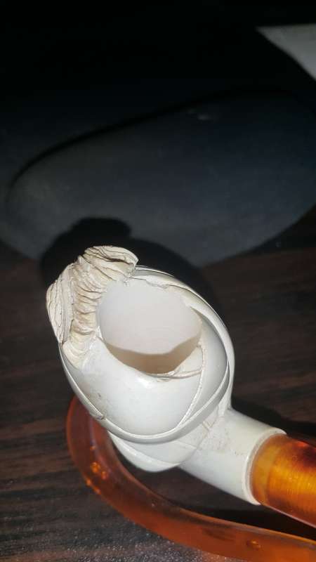 Meerschaum pipe with stand (Re-listed as there is slight damage to the rim - Price adjusted)