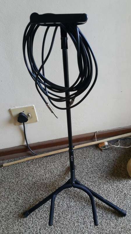 Guitar stand and 7 metre cable