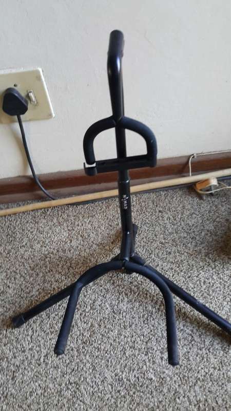 Guitar stand and 7 metre cable
