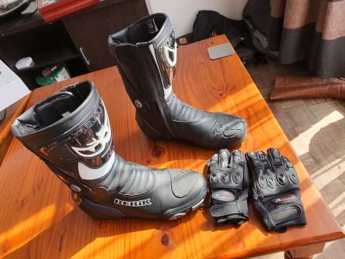 Berik Motorcycle Boots with Gloves