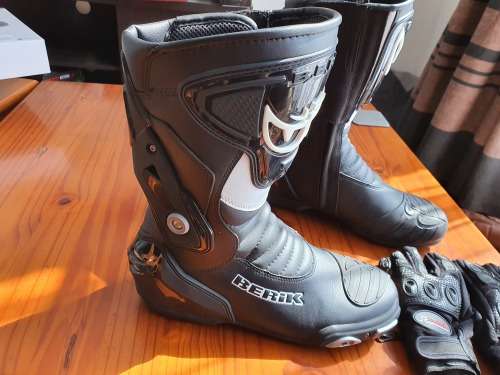 Berik Motorcycle Boots with Gloves