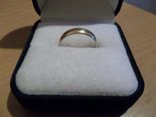 Solid 9ct ladies plain wedding band ring size 6.5  ***(R60 including insurance)***