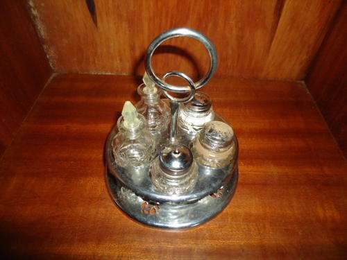 Lovely chrome cruet set