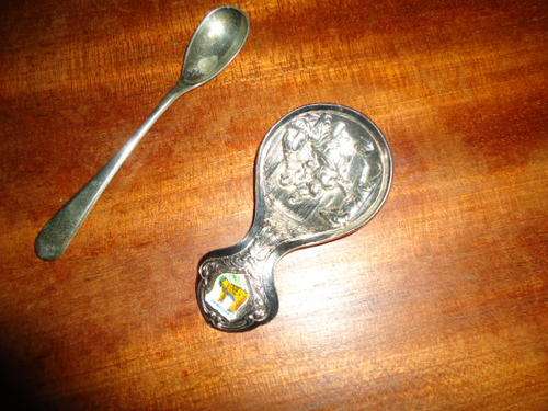 Tea scoop and 1 other