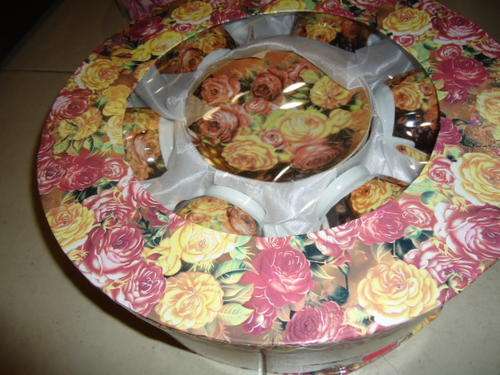A beautiful set of 6 X cups and saucers in box 2