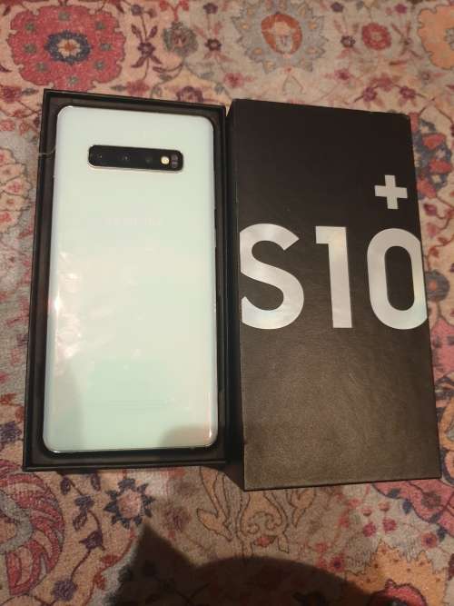 Samsung s10plus with box and charger