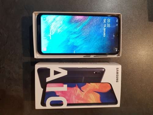 Samsung a10 black in excellent condition