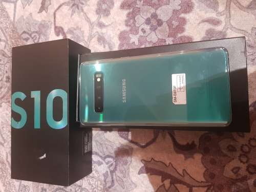 Samsung Galaxy s10 prism green with box and charger.