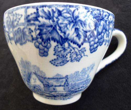 ** Enland Spode's Byron cup **