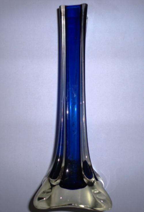 ***Stunning blue glass vase ***!!