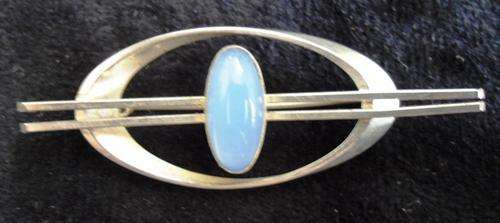 CHARMING VINTAGE SILVER BROOCH WITH A BLUE STONE !