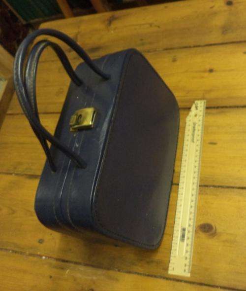 R1/NR!  VINTAGE VANITY CASE.
