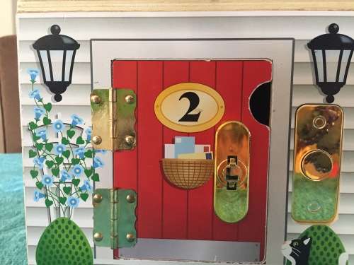 MELISSA & DOUG WOODEN DOORBELL HOUSE