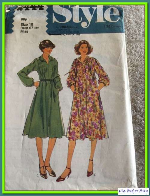 PATTERN STYLE 2444 - DRESS (UNUSED)(SIZE 16 10-20)