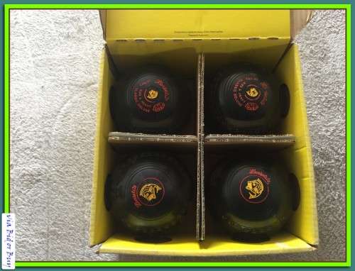 HENSELITE LAWN BOWLS - SIZE 4 "HEAVY" (AS PER PICS)