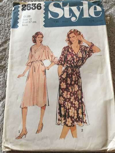 PATTERN STYLE 2636 - PULL OVER THE HEAD DRESS (SIZE 12, 8-18)