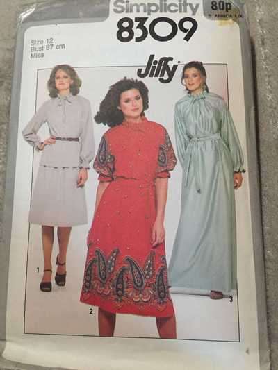 PATTERN SIMPLICITY 8309 (JIFFY) - PULLOVER BLOUSE and SKIRT (SIZE 12)