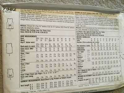 PATTERN SIMPLICITY 7982 - VESTS (SIZE 18-22, 6-22)