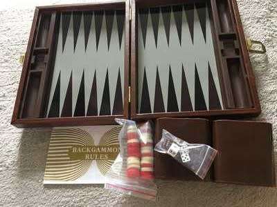 VINTAGE - MAGNETIC BACKGAMMON (MADE IN TAIWAN) OLD TOY SHOP FIND