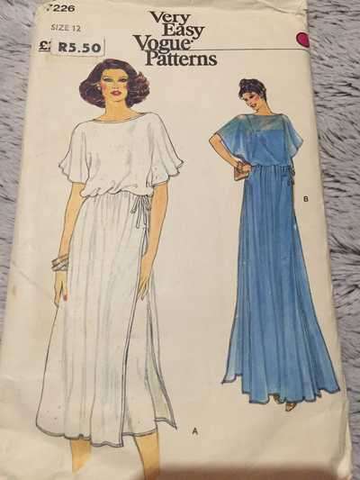 PATTERN VOGUE 7226 - MISSES' EVENING DRESS (SIZE 12)
