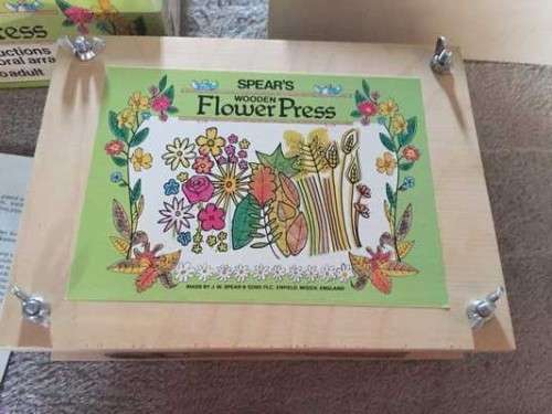 VINTAGE 1982 WOODEN FLOWER PRESS SPEAR'S RETRO ENGLAND CRAFT