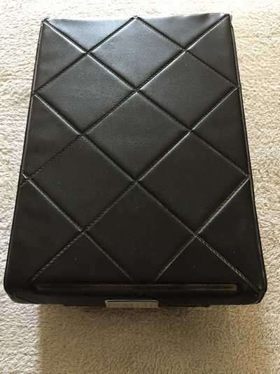 VINTAGE CASSETTE TAPE HOLDER CASE (AS PER PICS) HOLDS 16 TAPES