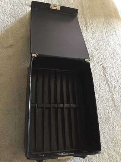 VINTAGE CASSETTE TAPE HOLDER CASE (AS PER PICS) HOLDS 16 TAPES