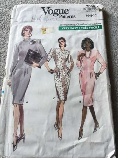 PATTERN VOGUE 7068 - DRESS (SIZE 6-8-10)