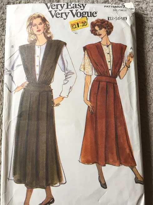 PATTERN VOGUE 7825 - JUMPER AND BLOUSE (SIZE 12-14-16)