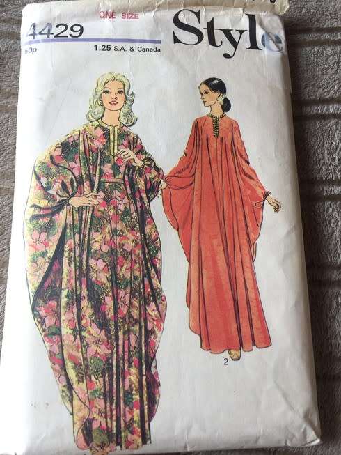 PATTERN STYLE 4429 (VINTAGE) - LEISURE GOWN PROPORTIONED IN HEIGHT (ONE SIZE)