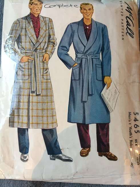 PATTERN MCCALL'S 5465 - MEN'S GOWN (SIZE 42-44 LARGE)