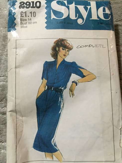 PATTERN STYLE 2910 (COMPLETE) - DRESS (SIZE 14)