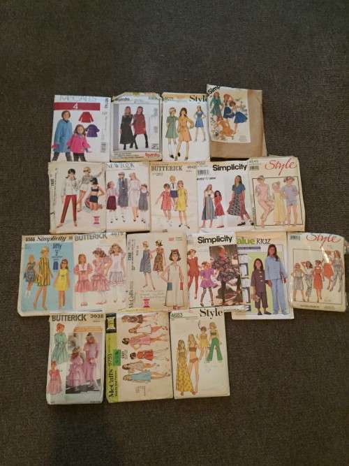 JOBLOT C: 18 TEENAGER PATTERNS (MAINLY GIRLS)