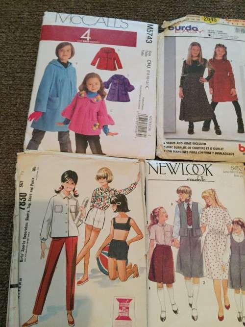 JOBLOT C: 18 TEENAGER PATTERNS (MAINLY GIRLS)