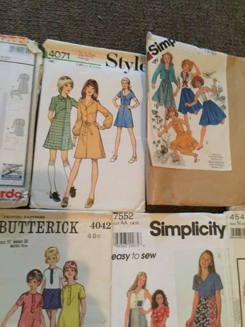 JOBLOT C: 18 TEENAGER PATTERNS (MAINLY GIRLS)