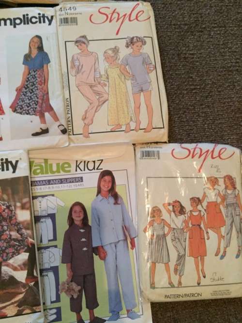JOBLOT C: 18 TEENAGER PATTERNS (MAINLY GIRLS)