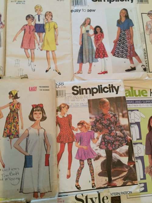 JOBLOT C: 18 TEENAGER PATTERNS (MAINLY GIRLS)