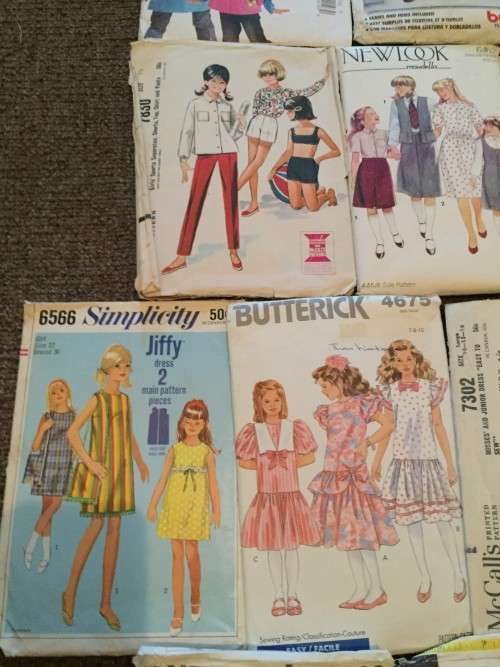 JOBLOT C: 18 TEENAGER PATTERNS (MAINLY GIRLS)