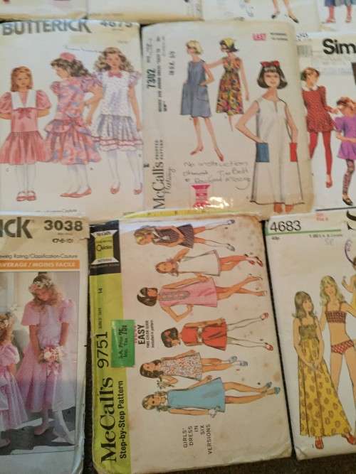 JOBLOT C: 18 TEENAGER PATTERNS (MAINLY GIRLS)
