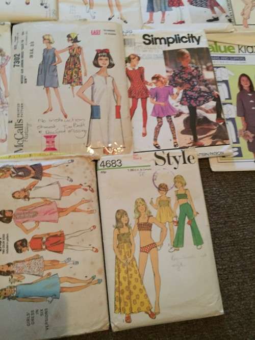JOBLOT C: 18 TEENAGER PATTERNS (MAINLY GIRLS)