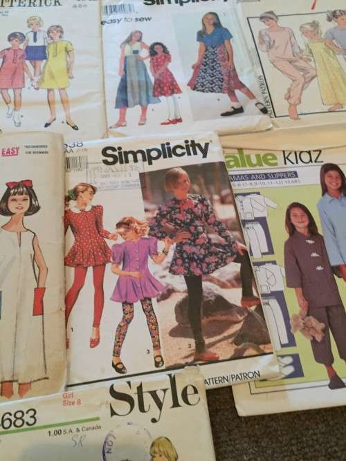 JOBLOT C: 18 TEENAGER PATTERNS (MAINLY GIRLS)