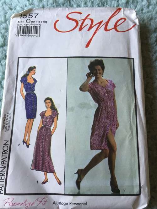 PATTERN STYLE 1557 - DRESS (SIZE 12-14-16)
