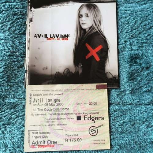 CD - AVRIL LAVIGNE: UNDER MY SKIN (CD IN MINT CONDITION)