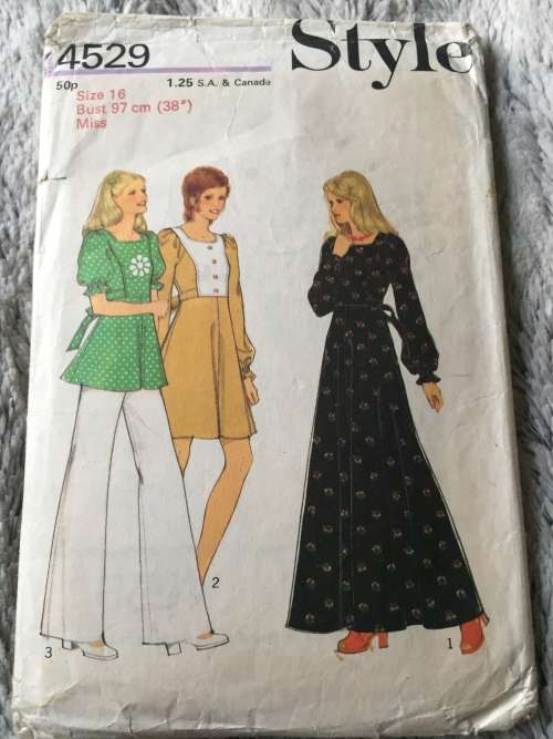 PATTERN STYLE 4529*1974 (VINTAGE) - DRESS IN 2 LENGTHS OR TUNIC (SIZE 16)