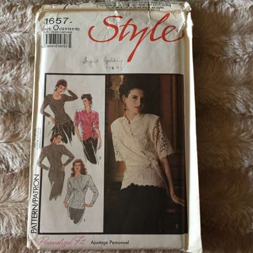 PATTERN STYLE 1657 (UNUSED) - BEAUTIFUL TOPS (SIZE 12-14-16)