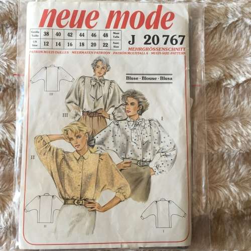 PATTERN NEUE MODE J20767 - BLOUSE (SIZE 12-22)